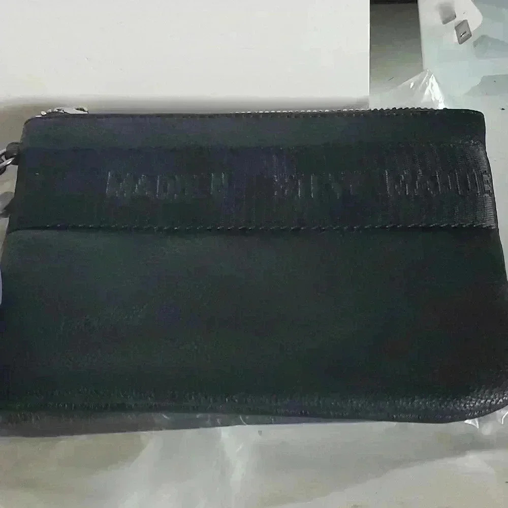 ☆☆☆Steve Madden wristlet